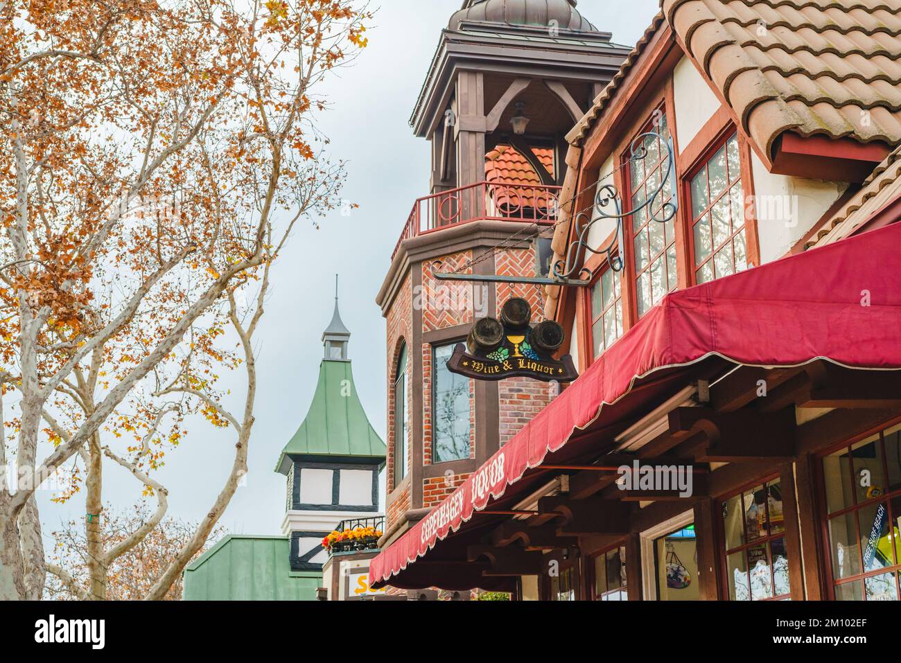 Solvang, Californie, États-Unis - magasin de spiritueux 8 décembre 2022 Copenhague à Solvang. Architecture, vue sur la rue. Banque D'Images