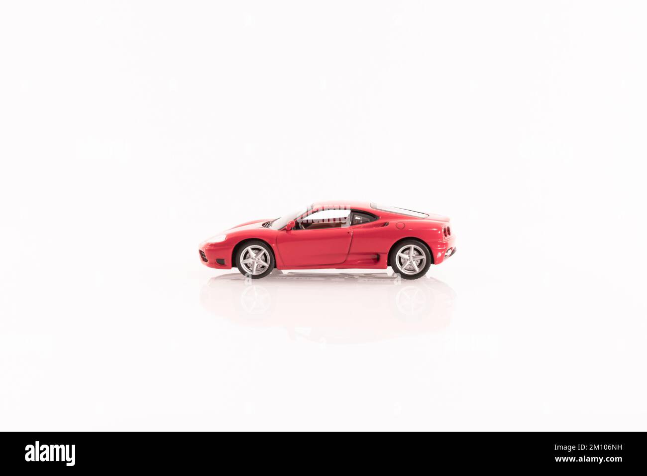 Modèle de voiture Ferrari 360 Modène de couleur rouge. Banque D'Images
