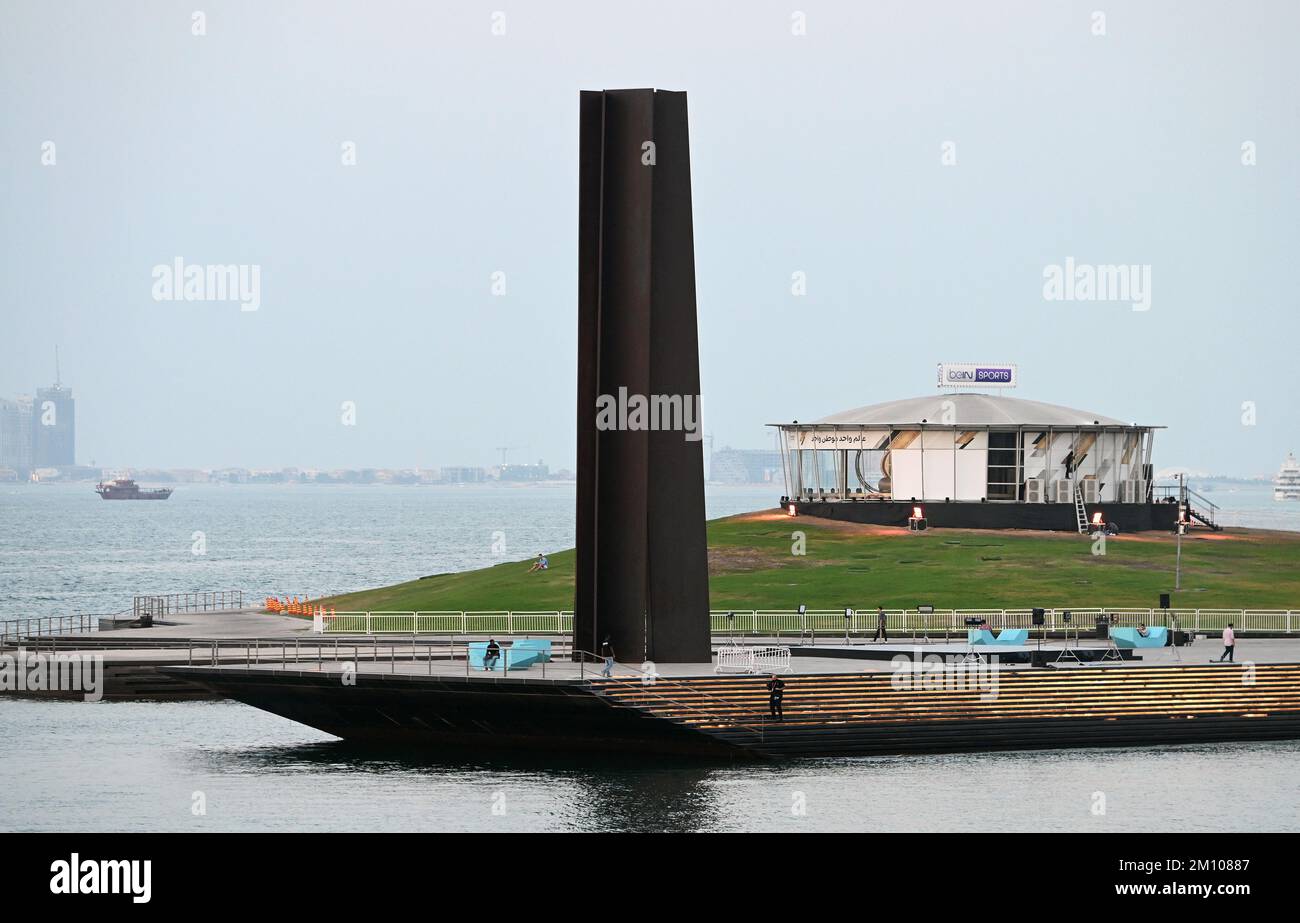 Fussball Weltmeisterschaft, Qatar 2022, Doha, Skulptur 'The 7 Sculpture' des amerikanischen KŸnstlers Richard Serra im Mia Park. Banque D'Images
