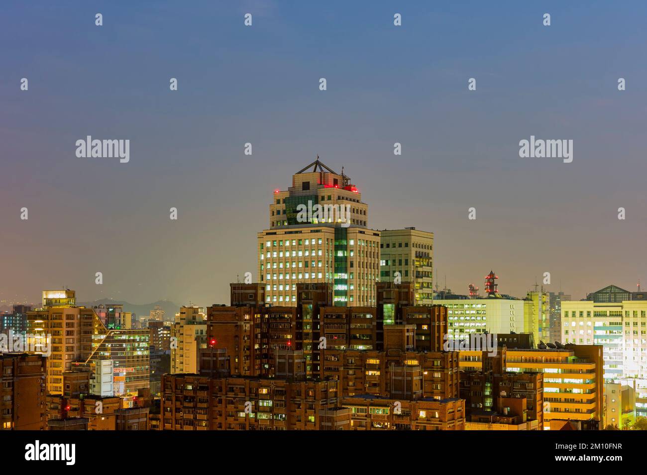 Taïwan, 9 2010 FÉVRIER - vue panoramique de Taipei au crépuscule Banque D'Images