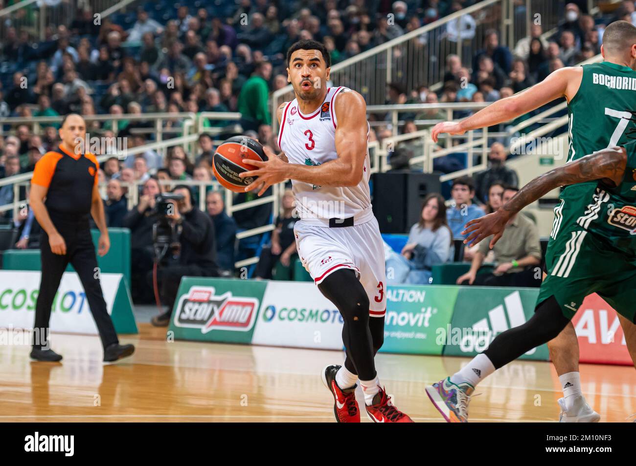 Athènes, Lombardie, Grèce. 8th décembre 2022. 3 NAZ MITROU-LONG de EA7 Emporio Armani Milano pendant l'Euroligue, Round 12, match entre Panathinaikos Athènes et EA7 Emporio Armani Milano au stade OAKA sur 8 décembre 2022 à Athènes, Grèce. (Image de crédit : © Stefanos Kyriazis/ZUMA Press Wire) Banque D'Images