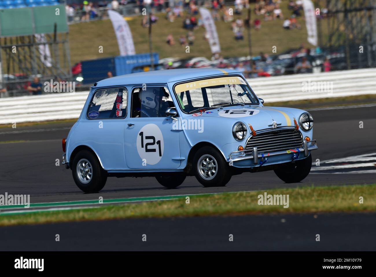 Chris Pearson, John Johnsen, Austin Mini Cooper, une grille impressionnante pour le Tony dron Memorial Trophée pour MRL Historic Touring Cars, une course de 45 minutes Banque D'Images