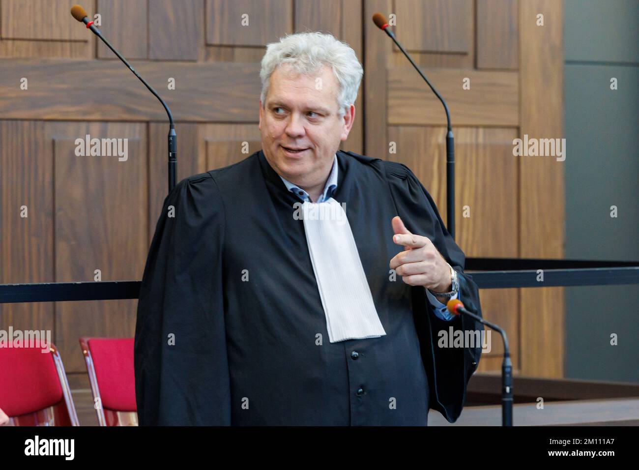 L'avocat Kris Vincke photographié lors d'une séance du procès assizes de Platteeuw (37) qui est en procès pour le meurtre de sa femme Dana Van Laeken (36), le vendredi 09 décembre 2022, à Bruges. La victime est décédée le 13 octobre 2018 après que l'accusé lui a administré plusieurs fois de la ricine. Le poison est venu des haricots de l'arbre miracle, une plante exotique. BELGA PHOTO KURT DESPLENTER Banque D'Images