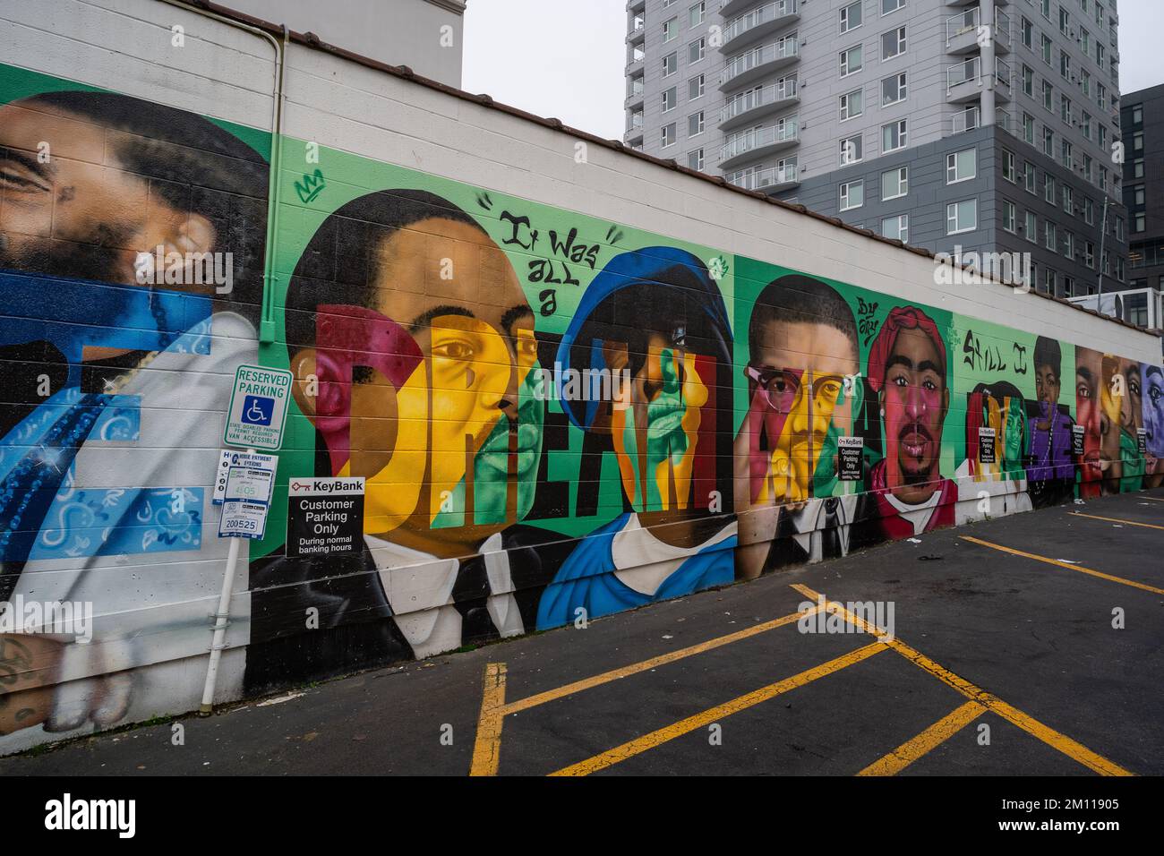 Murale dans le centre-ville de Seattle montrant Martin Luther King Jr., Malcom X, Tupac pour célébrer le mois de l'histoire des Noirs Banque D'Images