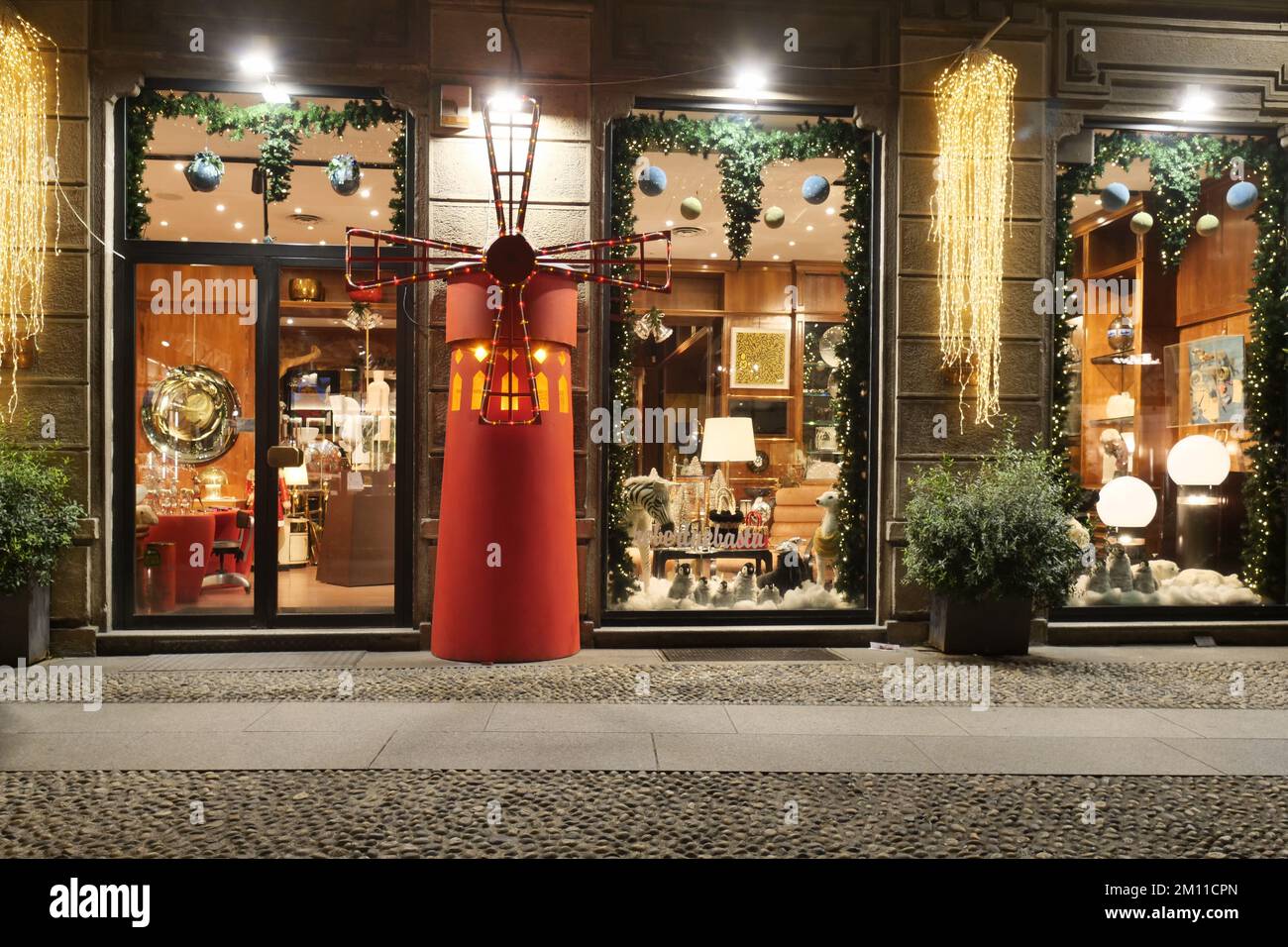 Décorations de Noël dans le quartier de la mode, Montenapoleone, Della Spiga et Del Gesù rue Milan, Lombardie, Italie Banque D'Images