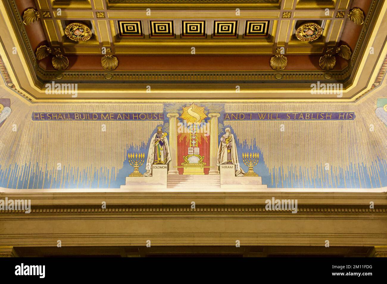 Plafond du Grand Lodge à l'intérieur du Freemasons' Hall de Londres, montrant les quatre vertus cardinales Banque D'Images