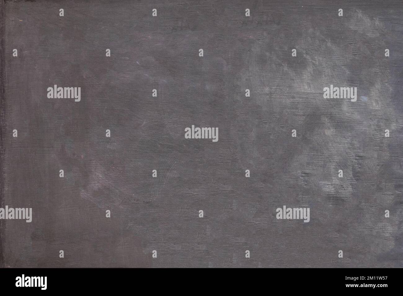 Craie abstraite vierge frottée sur la texture d'arrière-plan du tableau noir Banque D'Images
