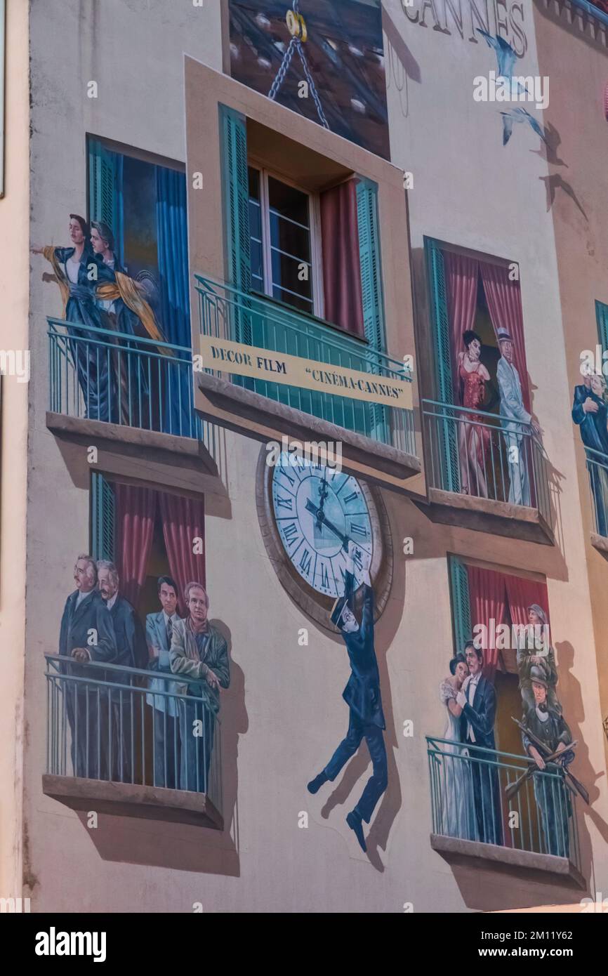 France, Côte d'Azur, Cannes, région du Suquet, Fresque représentant des scènes de films célèbres Banque D'Images