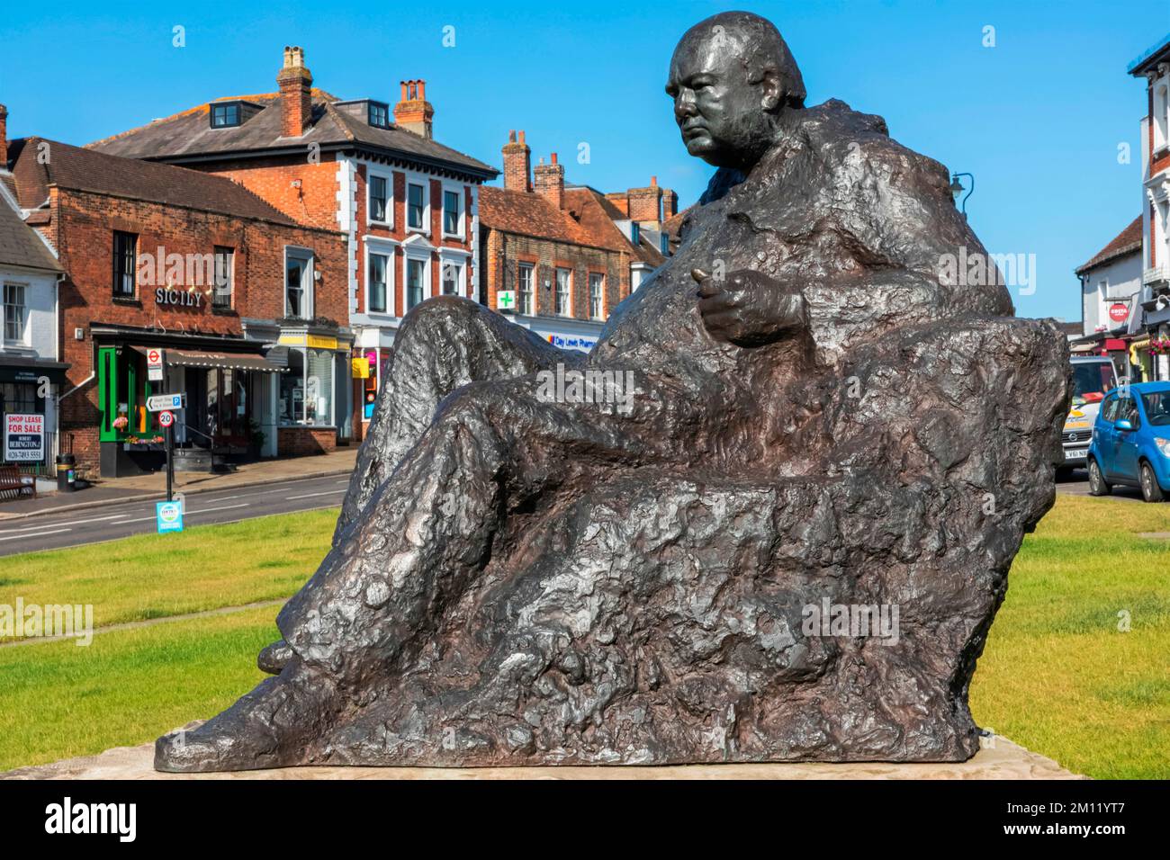 Angleterre, Kent, Westerham, la statue de Winston Churchill Banque D'Images