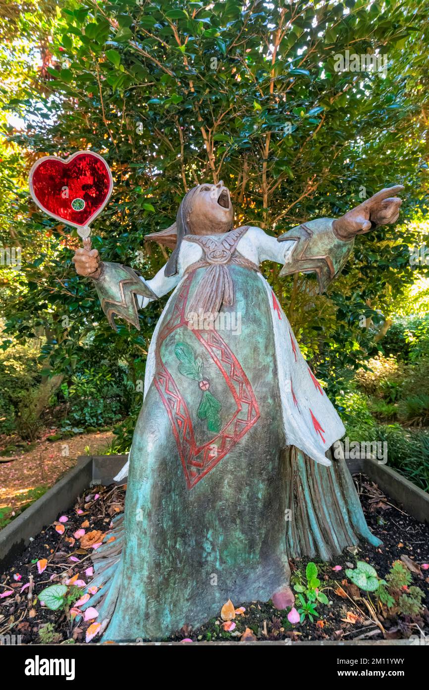 Angleterre, Dorset, Abbotsbury, les jardins subtropicaux, Statue de la Reine des coeurs du livre Alice in Wonderland de Lewis Carroll Banque D'Images