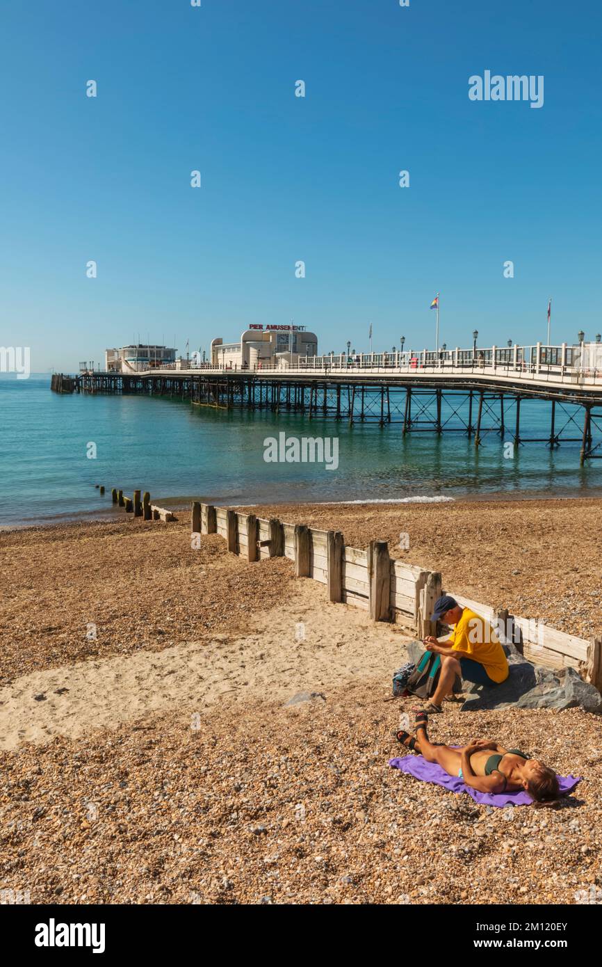 Angleterre, West Sussex, Worthing, Worthing Pier et Beach Banque D'Images