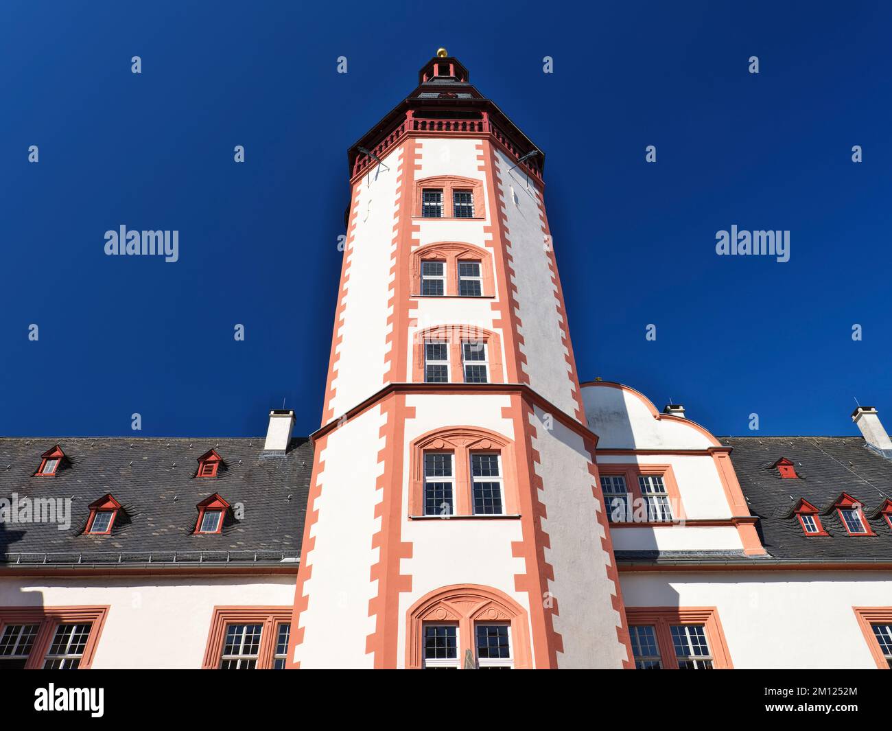 Europe, Allemagne, Hesse, Comté de Limburg-Weilburg, ville de Weilburg, Vallée de Lahn, château de Weilburg, cour du château, tour octogonale du château Banque D'Images