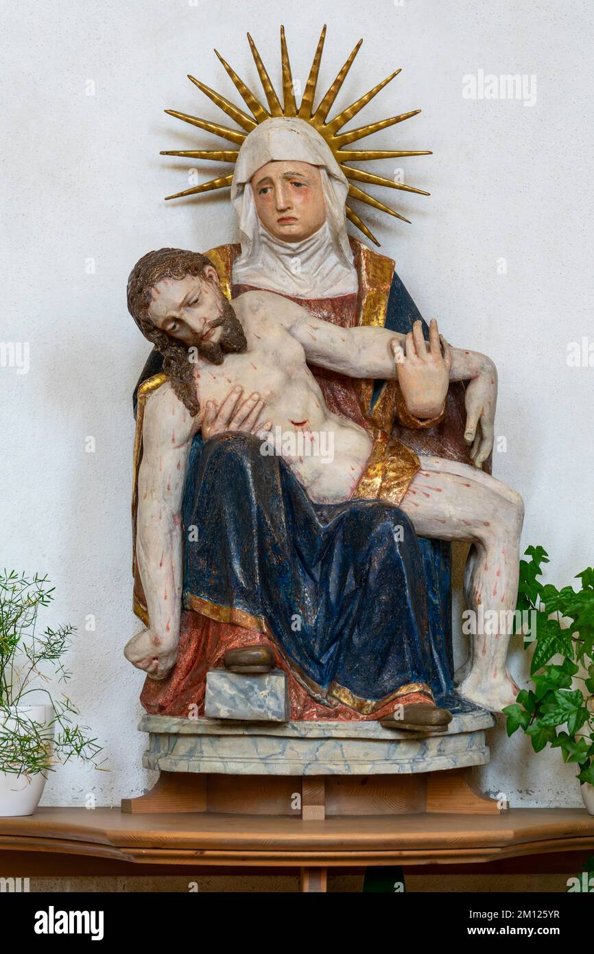 Pietà dans l'église, St. Ursula dans Oberndorf. L'autel de l'église, Saint Ursula, est un important autel gothique sculpté qui a été créé vers 1510/15. Banque D'Images