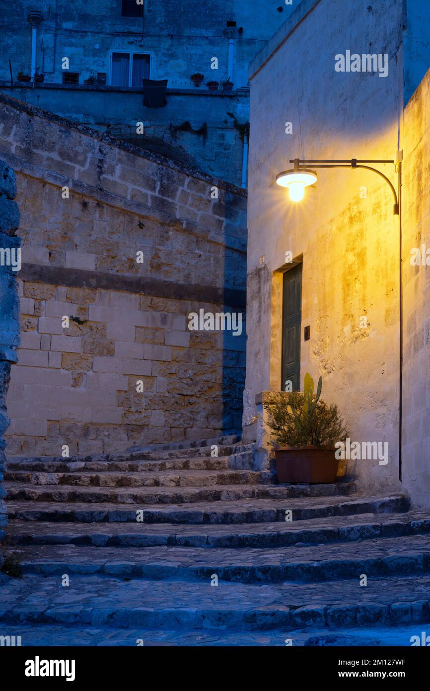 Matera, province de Matera, Basilicate, Italie, Europe. Soirée dans les ruelles de Matera Banque D'Images