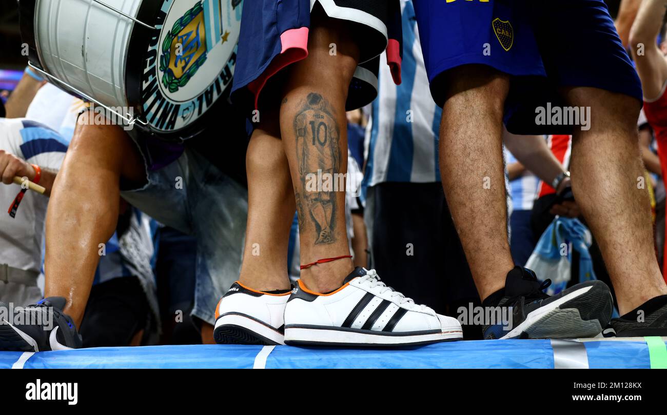 Doha, Qatar, 9th décembre 2022. Tatouage de Lionel Messi lors du match de la coupe du monde de la FIFA 2022 au stade Lusail, Doha. Le crédit photo devrait se lire: David Klein / Sportimage crédit: Sportimage / Alay Live News Banque D'Images