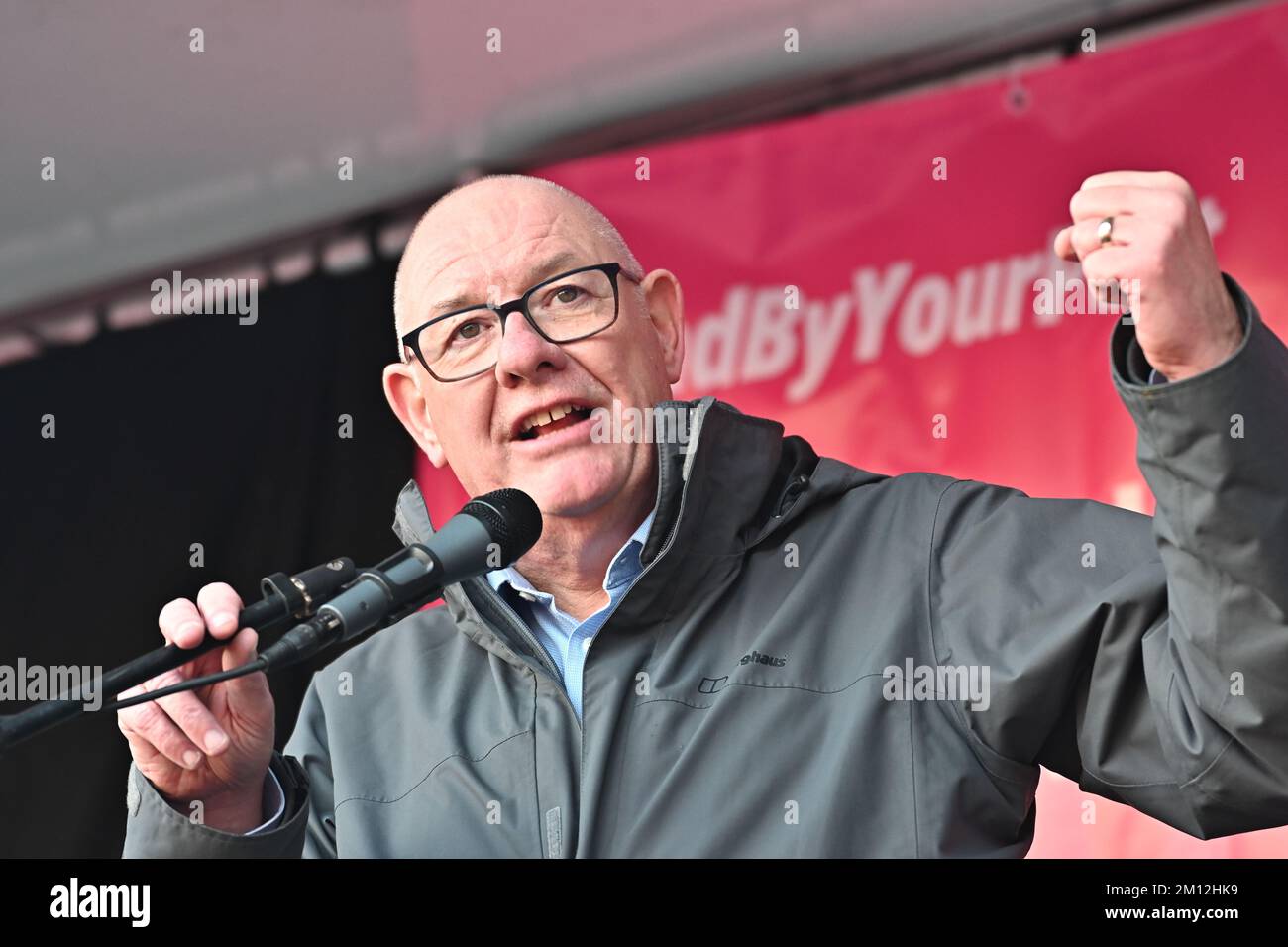 Londres, Royaume-Uni. 9th décembre 2022. Le Président Dave Ward est secrétaire général du Syndicat des travailleurs et travailleuses des communications des travailleurs et travailleuses de la poste royale qui travaillent sur les salaires, les emplois et les conditions. Nous exigeons un rallye de Simon Thompson sur la place des partenaires. Crédit : voir Li/Picture Capital/Alamy Live News Banque D'Images