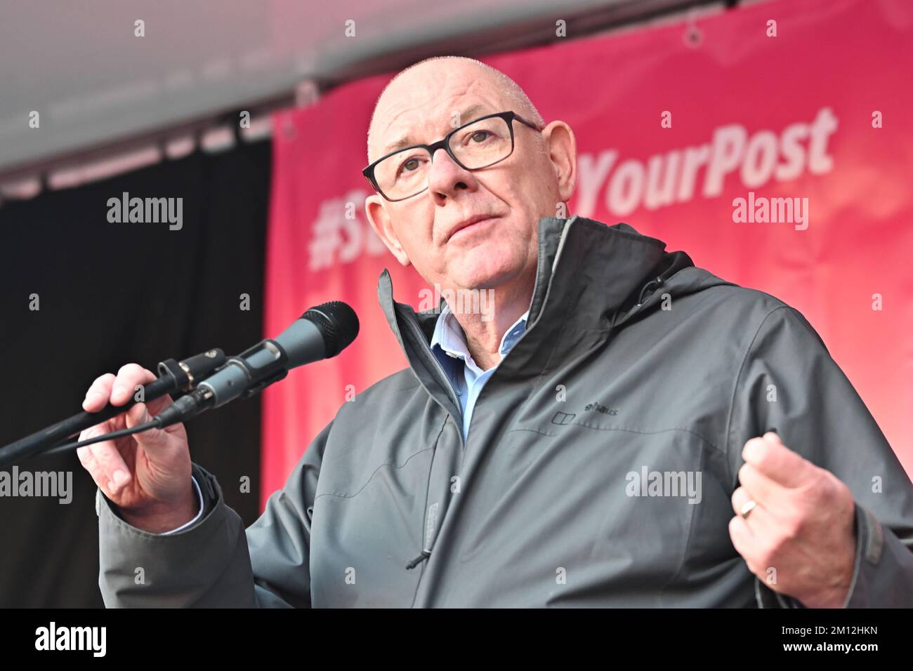 Londres, Royaume-Uni. 9th décembre 2022. Le Président Dave Ward est secrétaire général du Syndicat des travailleurs et travailleuses des communications des travailleurs et travailleuses de la poste royale qui travaillent sur les salaires, les emplois et les conditions. Nous exigeons un rallye de Simon Thompson sur la place des partenaires. Crédit : voir Li/Picture Capital/Alamy Live News Banque D'Images