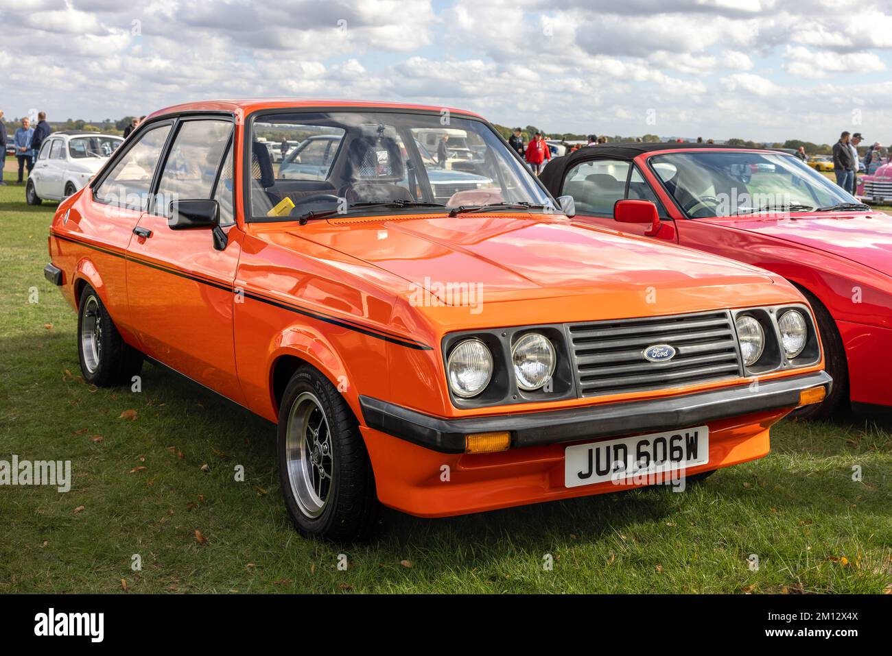 1980 Ford Escort RS Custom 'JUD 606W' exposé au Scramble d'octobre qui s'est tenu au Bicester Heritage Centre le 9th octobre 2022. Banque D'Images