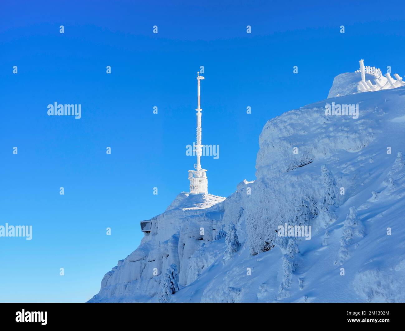 Paysage d'hiver, mât émetteur recouvert de neige profonde, Rigi, Kulm, Canton de Lucerne, Suisse, Europe Banque D'Images