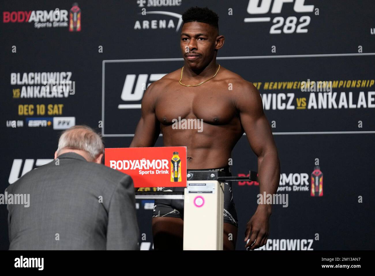 Las Vegas, États-Unis. 09th décembre 2022. 9 décembre 2022, Las Vegas, Nevada, LAS VEGAS, NEVADA, Etats-Unis: LAS VEGAS, NV - 9 décembre: Joaquin Buckley marche sur la balance pour le poids officiel à UFC Apex pour UFC 282 -Blachowicz vs Ankalaev : poids officiels sur 9 décembre 2022 à Las Vegas, NV, Etats-Unis. (Credit image: © Louis Grasse/PX Imagens via ZUMA Press Wire) Credit: ZUMA Press, Inc./Alamy Live News Banque D'Images