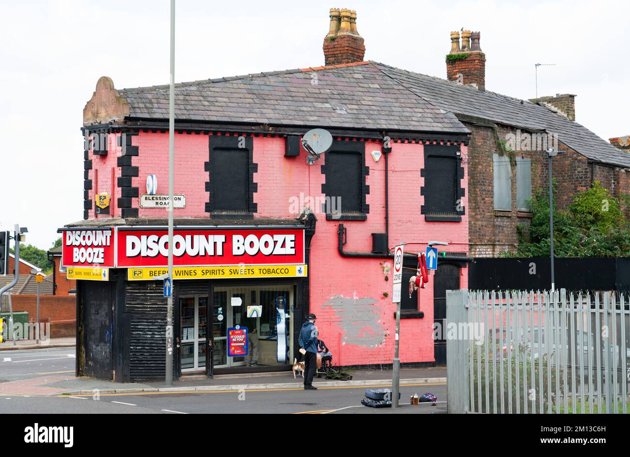 Remise Booze, 1 Blessington Road, Anfield, Liverpool. Photo prise en septembre 2021. Banque D'Images