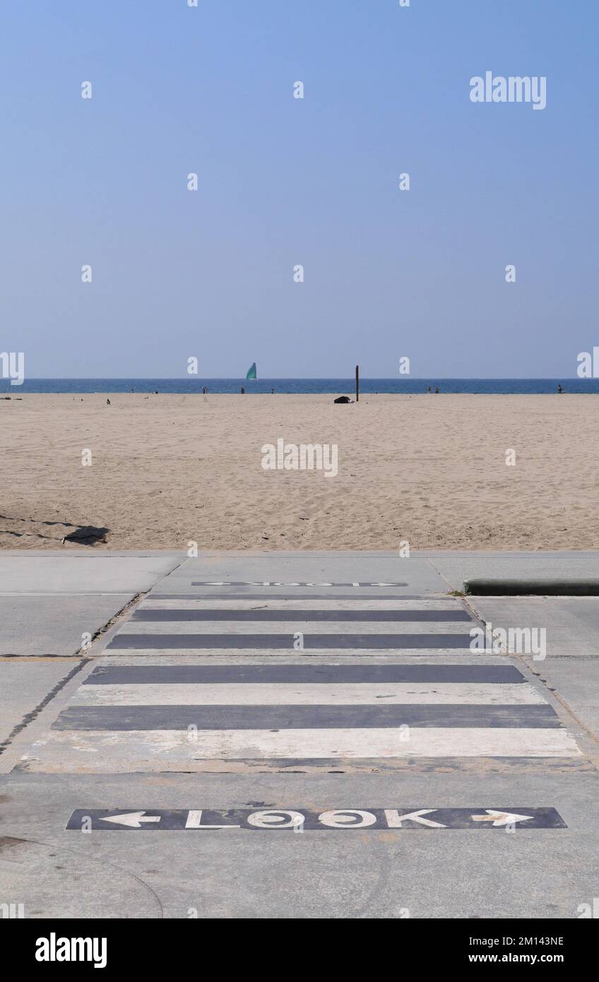 Sentier entre Venice Beach et Santa Monica sur la côte ouest de Los Angeles, Californie, États-Unis Banque D'Images