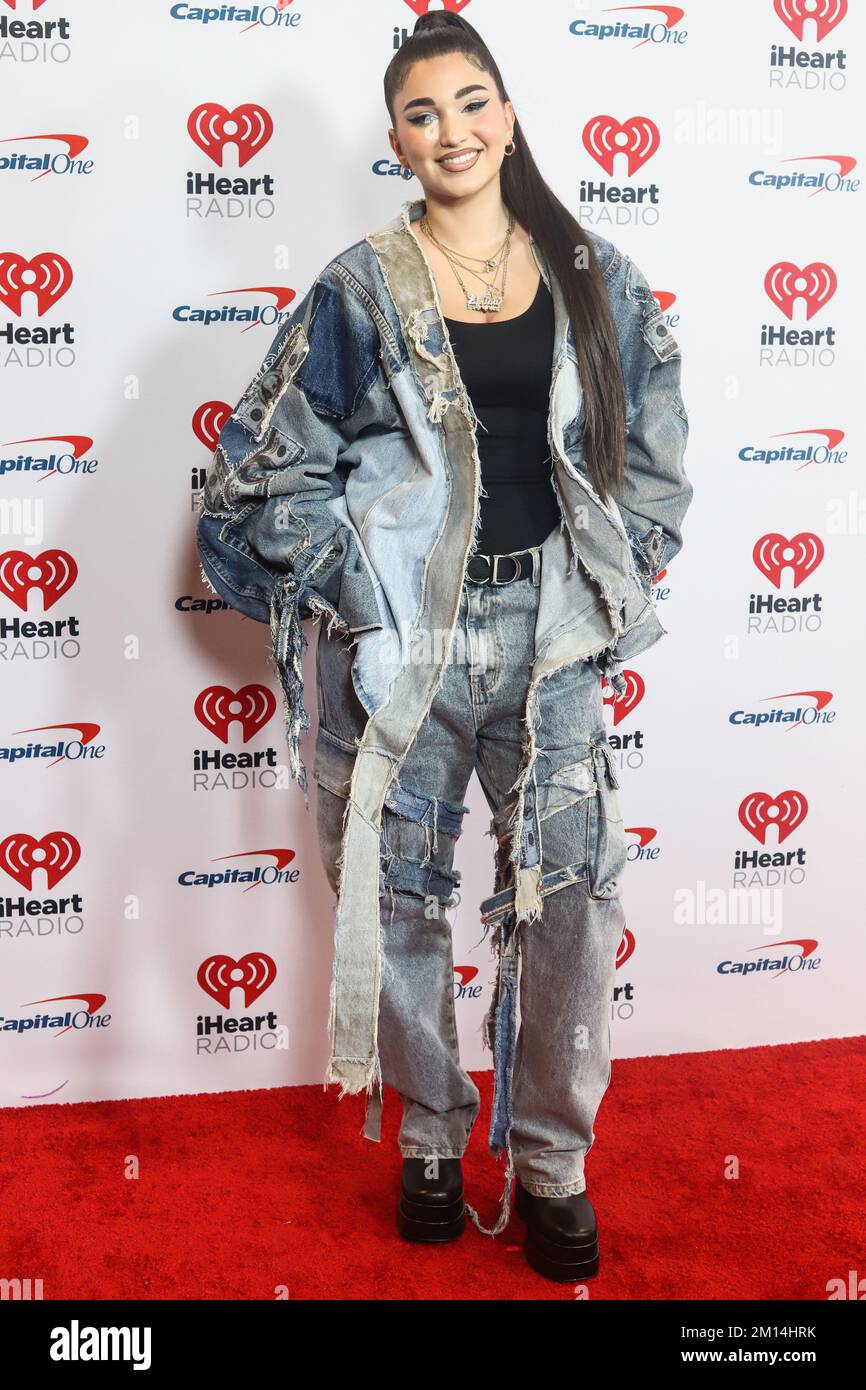 New York, États-Unis. 09th décembre 2022. MANHATTAN, NEW YORK CITY, NEW YORK, Etats-Unis - DÉCEMBRE 09 : le chanteur, auteur-compositeur et modèle américain ENISA Nikoj arrive au Jingle ball 2022 iHeartRadio Z100 de New York tenu au Madison Square Garden sur 9 décembre 2022 à Manhattan, New York, Etats-Unis. (Photo de Jordan Hinton/image Press Agency) Credit: Image Press Agency/Alay Live News Banque D'Images