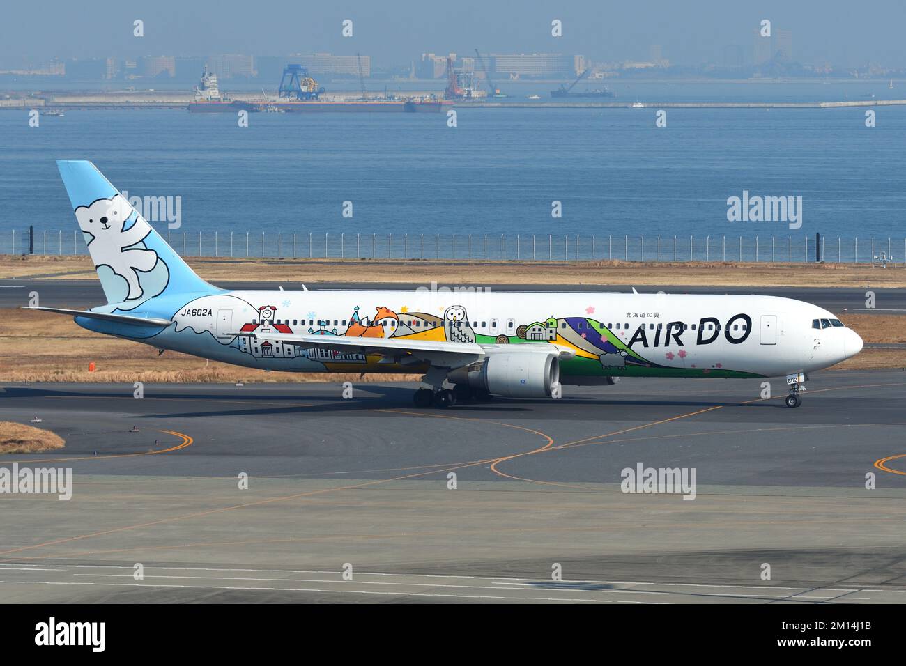 Tokyo, Japon - 12 janvier 2020: AIR DO Boeing B767-300 (JA602A) avion passager. (Bear do Hokkaido Jet livery) Banque D'Images