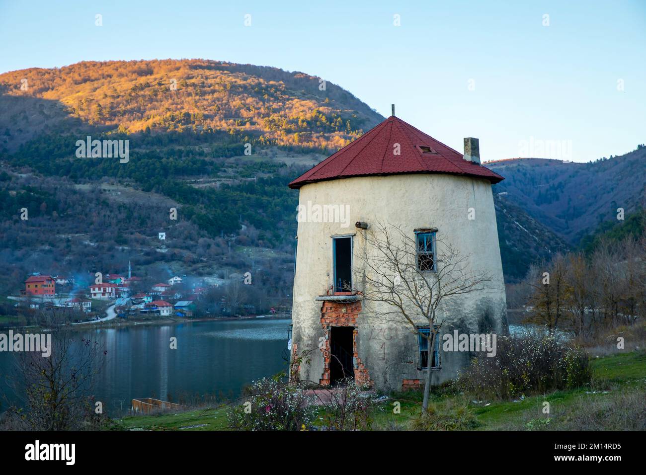 Moulins à vent du lac Cubuk (Çubuk Gölü), Goynuk - Bolu - Turquie Banque D'Images