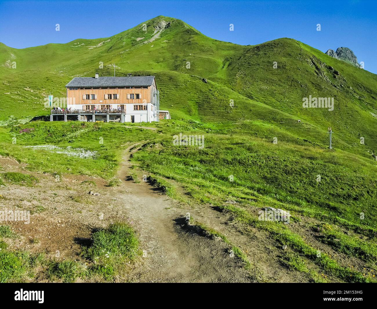 L'image est de l'Austrian Alpine Club OeAV Section Vorarlberg propriété de Douglas refuge de montagne dans les Alpes de Ratkon de l'Autriche occidentale Banque D'Images
