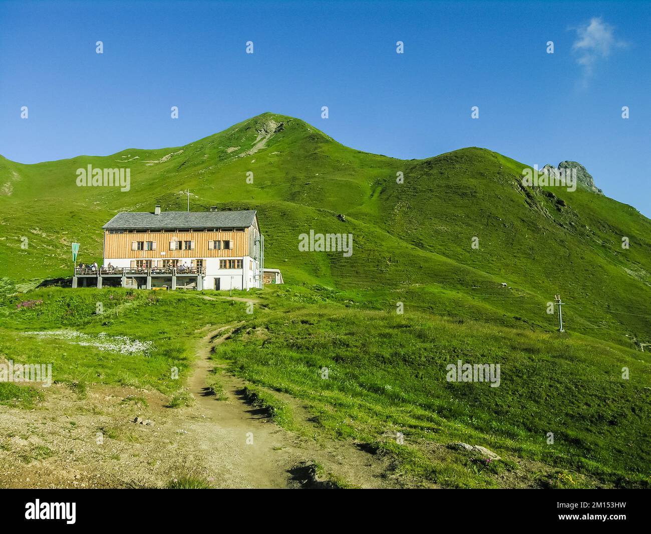 L'image est de l'Austrian Alpine Club OeAV Section Vorarlberg propriété de Douglas refuge de montagne dans les Alpes de Ratkon de l'Autriche occidentale Banque D'Images