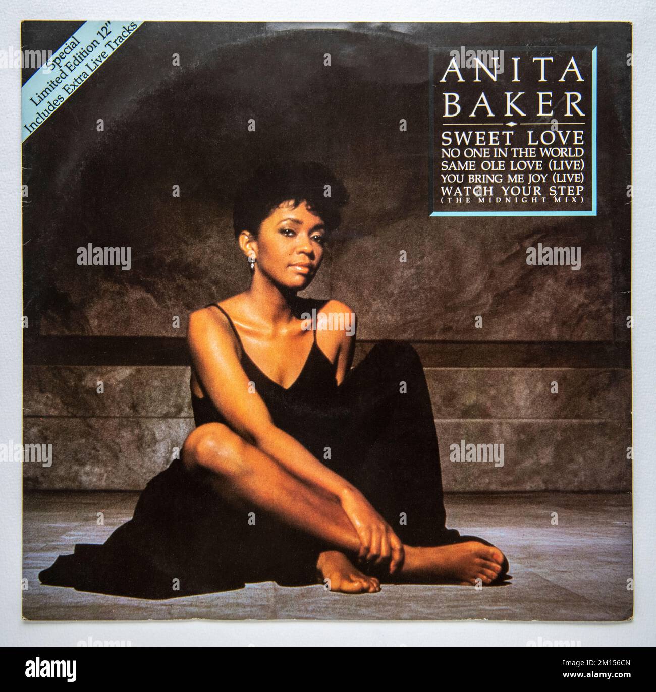 Couverture de l'image de la version simple de 12 pouces de Sweet Love par Anita Baker, qui a été publié en 1986. Banque D'Images