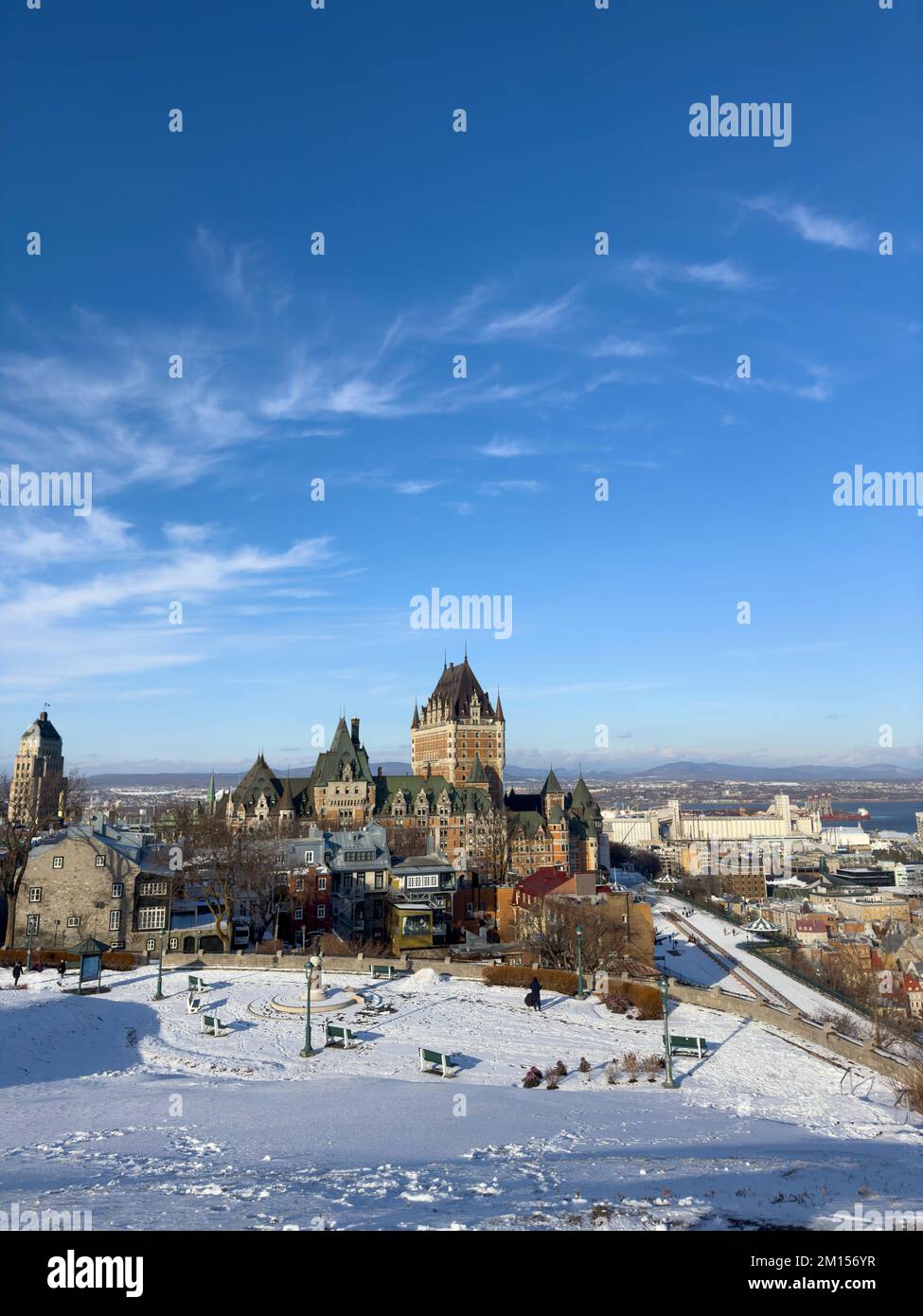 Parc avec neige et Hôtel Château Frontenac Vieux-Québec, Québec, Canada Banque D'Images