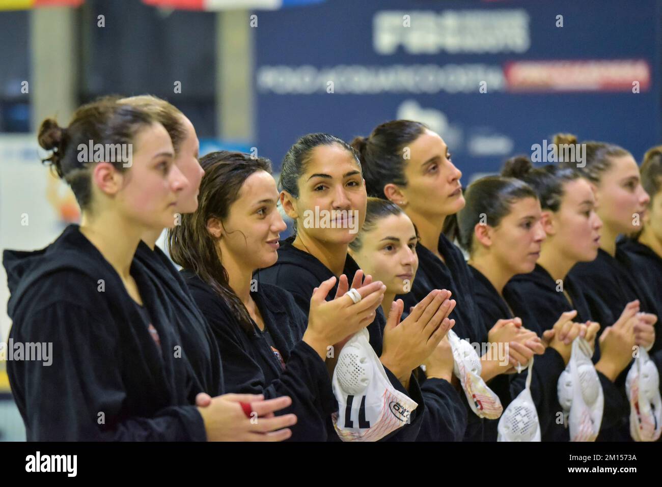 Rome, Italie. 09th décembre 2022. SIS Roma équipe avant le match SIS Roma vs. NC Vouliagmeni préliminaire ronde II de la Ligue de championnat LEN femmes Water Polo à l'Aquatico Ostia à Rome, Italie 9 décembre 2022 (photo de Roberto Bettacchi/Pacific Press) crédit: Pacific Press Media production Corp./Alay Live News Banque D'Images
