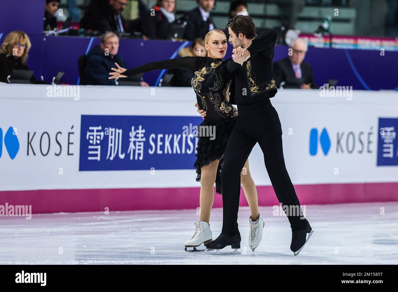 Turin, Italie. 09th décembre 2022. Phebe Bekker et James Hernandez de Grande-Bretagne participent à la finale du Grand Prix de patinage artistique de l'UIP Turin 2022 à Torino Palavela. (Photo de Fabrizio Carabelli/SOPA Images/Sipa USA) crédit: SIPA USA/Alay Live News Banque D'Images