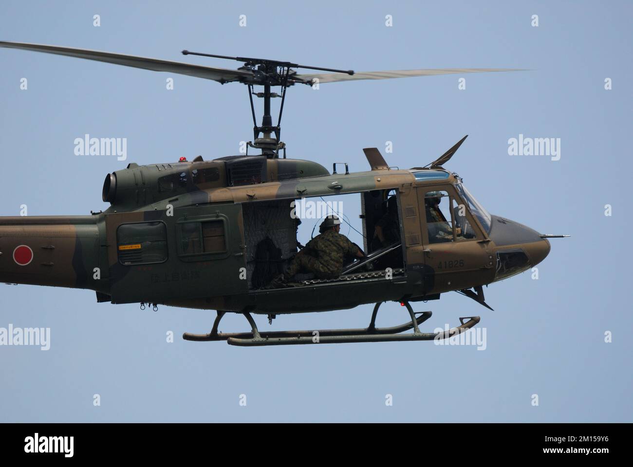 Préfecture de Shizuoka, Japon - 10 juillet 2011 : hélicoptère utilitaire Iroquois Bell UH-1J de la Force d'autodéfense terrestre du Japon. Banque D'Images