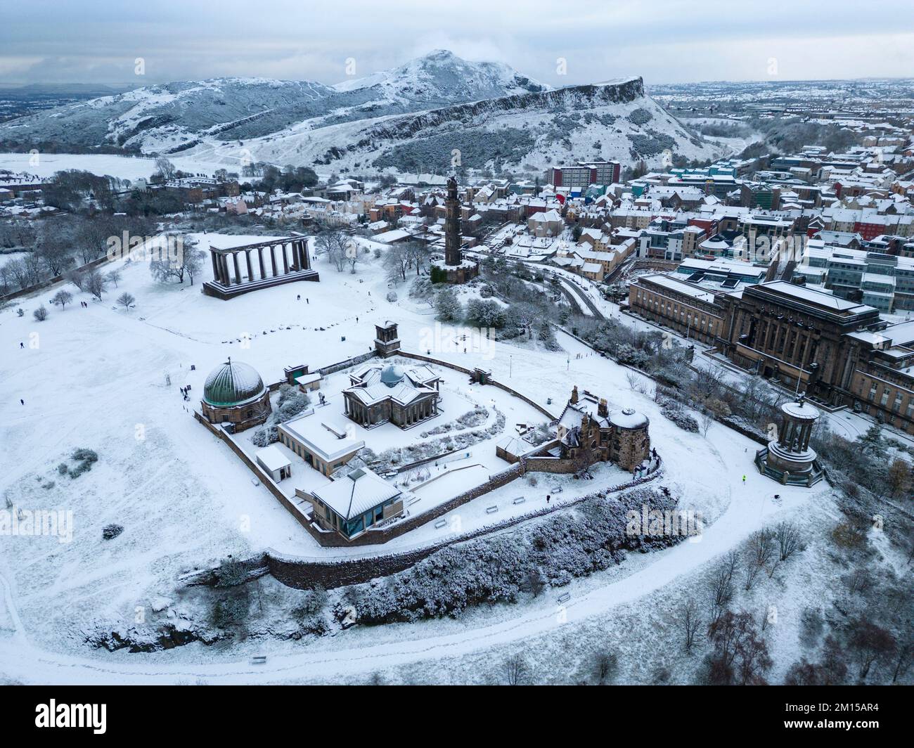 Vue aérienne de Calton Hill dans la neige , Edimbourg, Ecosse, Royaume-Uni Banque D'Images