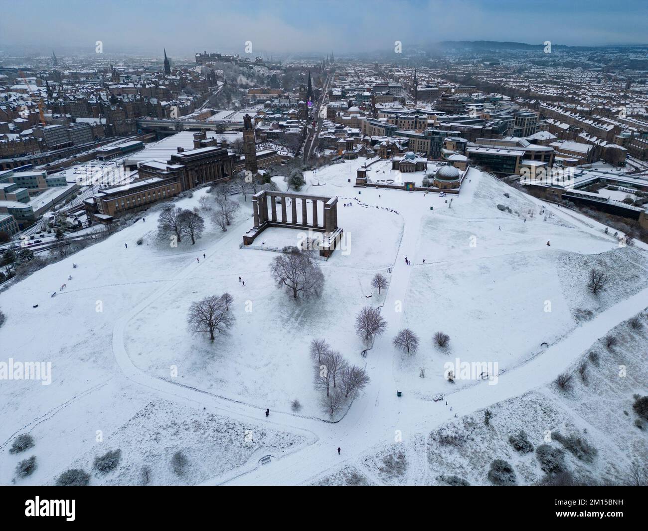 Édimbourg, Écosse, Royaume-Uni. 10th décembre 2022. Vue sur Calton Hill dans la neige. De la neige abondante est tombée à Édimbourg ce matin, comme le conditi de l'Arctique Banque D'Images