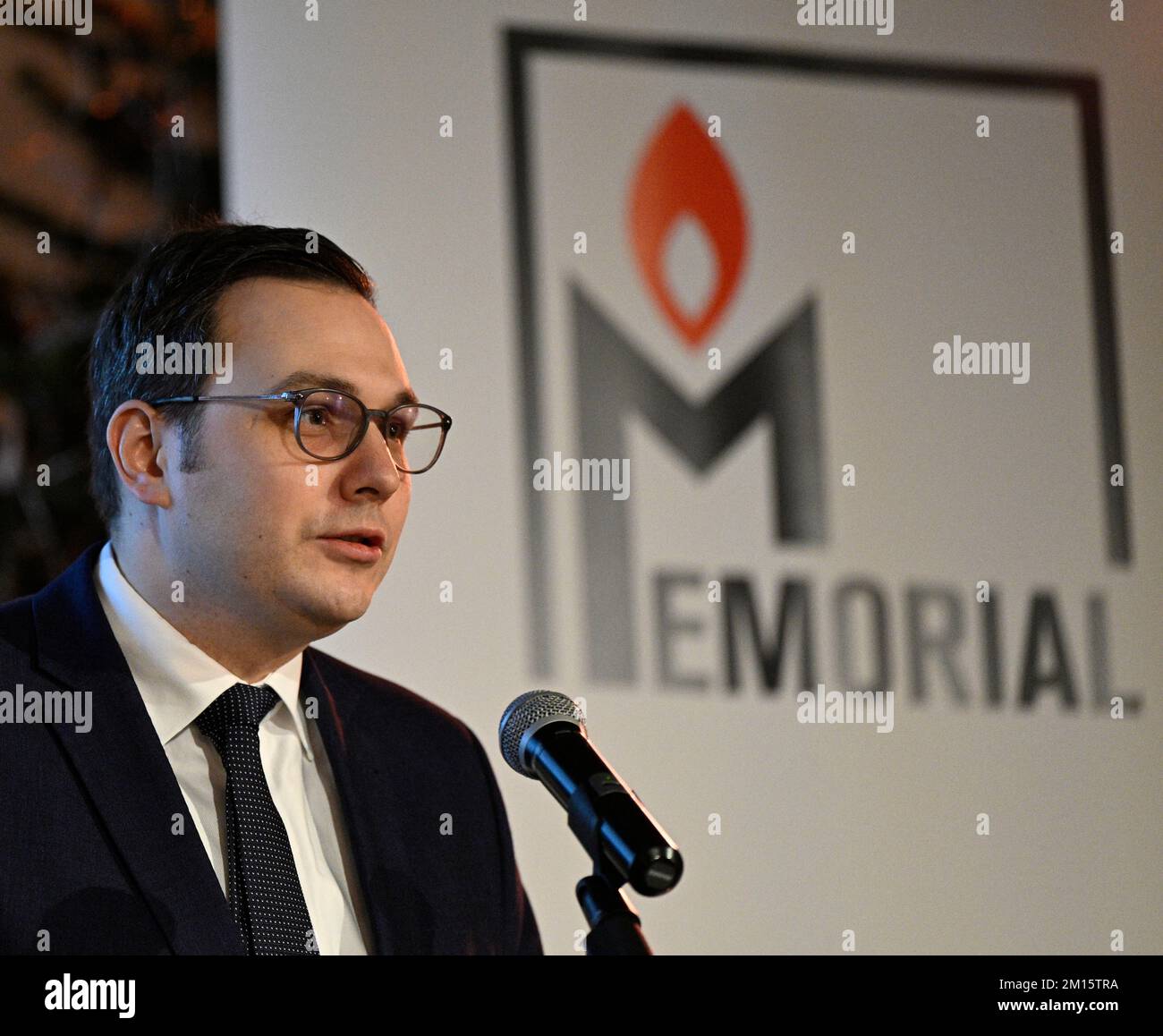 Le ministre tchèque des Affaires étrangères Jan Lipavsky assiste à une conférence de presse à Prague à l'occasion de l'attribution du prix Nobel de la paix à la mémoire d'Oslo aujourd'hui, samedi, 10 décembre 2022. L'historien Boris Belenkin espère que l'organisation des droits de l'homme Memorial, pour laquelle il travaille, sera en mesure de continuer à travailler en Russie malgré les circonstances très difficiles, a-t-il déclaré lors d'une conférence de presse. Avec Memorial, l'organisation ukrainienne de défense des droits de l'homme Centre for civil Liberties et Ales Bialiatski, défenseur des droits de l'homme bélarussien emprisonné, qui a fondé le centre de défense des droits de l'homme de Viasna, ont reçu le Banque D'Images