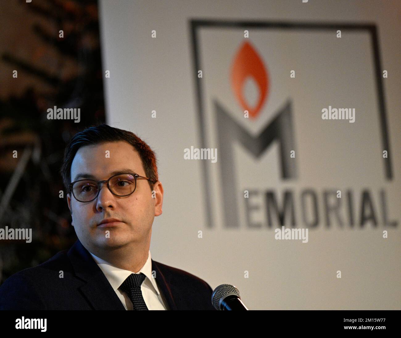 Le ministre tchèque des Affaires étrangères Jan Lipavsky assiste à une conférence de presse à Prague à l'occasion de l'attribution du prix Nobel de la paix à la mémoire d'Oslo aujourd'hui, samedi, 10 décembre 2022. L'historien Boris Belenkin espère que l'organisation des droits de l'homme Memorial, pour laquelle il travaille, sera en mesure de continuer à travailler en Russie malgré les circonstances très difficiles, a-t-il déclaré lors d'une conférence de presse. Avec Memorial, l'organisation ukrainienne de défense des droits de l'homme Centre for civil Liberties et Ales Bialiatski, défenseur des droits de l'homme bélarussien emprisonné, qui a fondé le centre de défense des droits de l'homme de Viasna, ont reçu le Banque D'Images