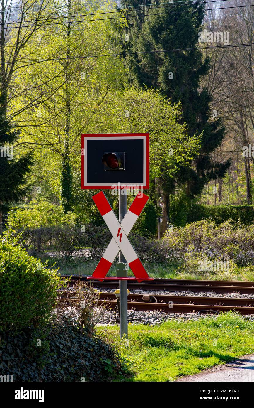St. Andrew's Cross avec système de signalisation à un passage à niveau Banque D'Images