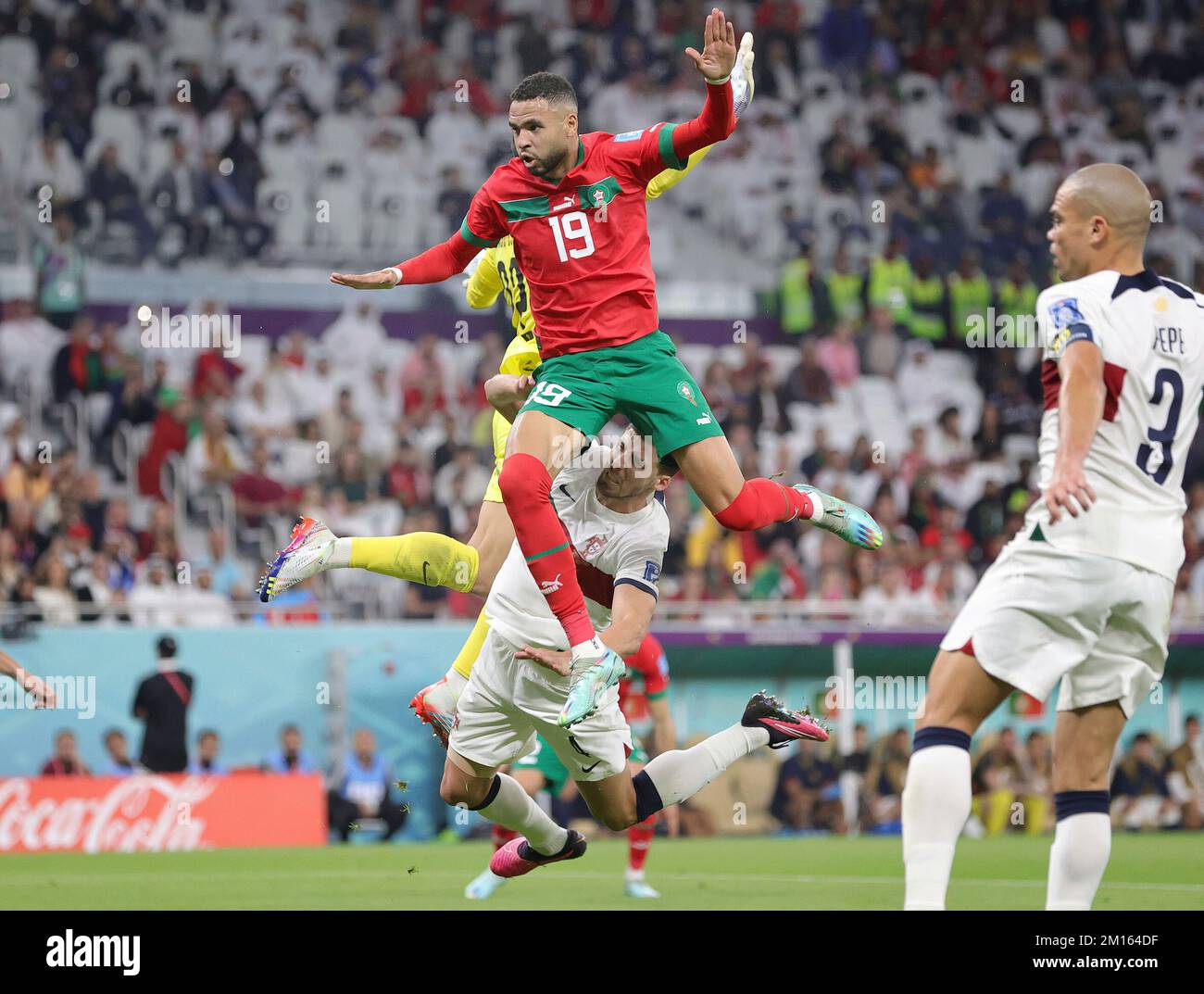 Doha, Qatar. 10th décembre 2022. Firo : 10.12.2022, football, coupe DU MONDE de la FIFA 2022 QATAR, coupe du monde 2022 Qatar, coupe du monde 2022 Qatar, quarterfinales, Maroc - Portugal BUT À 1-0 POUR LE MAROC PAR Youssef en-Nesyri APRÈS ERREUR PAR LE GARDIEN DE BUT Diogo Costa Credit: dpa/Alay Live News Banque D'Images