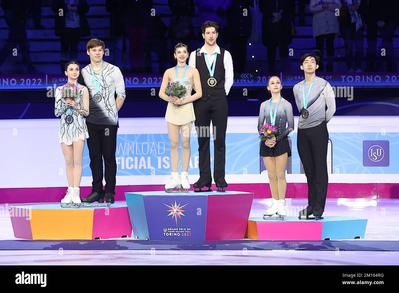 Turin, Italie. 10th décembre 2022. Cérémonie de remise des prix Junior paires du Grand Prix de patinage artistique finale Torino 2022 (Italie) (photo par Valerio Origo/LiveMedia/LiveMedia/Sipa USA) crédit: SIPA US/Alay Live News Banque D'Images