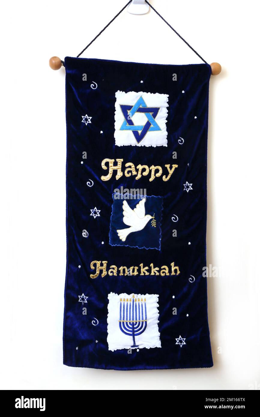 Blue Velvet Happy Hanoukkah Banner avec les détails de Star of David, Dove of Peace et Menorah Banque D'Images