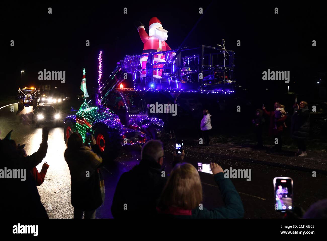 Atherstone, Warwickshire, Royaume-Uni. 10th décembre 2022. Les agriculteurs participent à la course annuelle de Noël de tracteur caritatif de l'Association Sheepy labour. Credit Darren Staples/Alay Live News. Banque D'Images