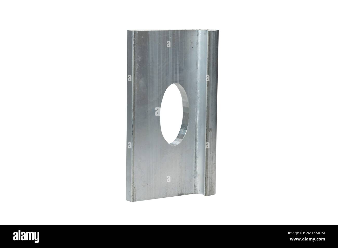 Un seul tirant en aluminium extrudé en J gris isolé sur un fond blanc Banque D'Images