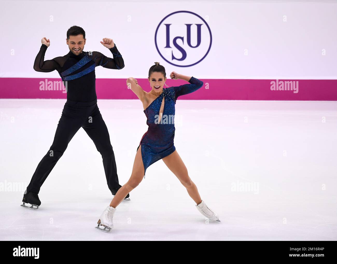 Turin, Italie. 10 décembre 2022. Lilah Fear, Lewis Gibson de Grande-Bretagne concourent à la danse libre sur glace pendant le troisième jour de la finale du Grand Prix de patinage artistique de l'UIP. Credit: Nicolò Campo/Alay Live News Banque D'Images