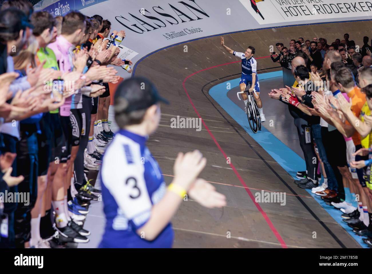 ROTTERDAM - Niki Terpstra est mis en lumière pendant les six jours de Rotterdam. Le gagnant du Tour de Flandre et de Paris-Roubaix, entre autres, dit Au revoir comme cycliste professionnel à l'âge de 38 ans. ANP MARCEL GUERRIER Banque D'Images