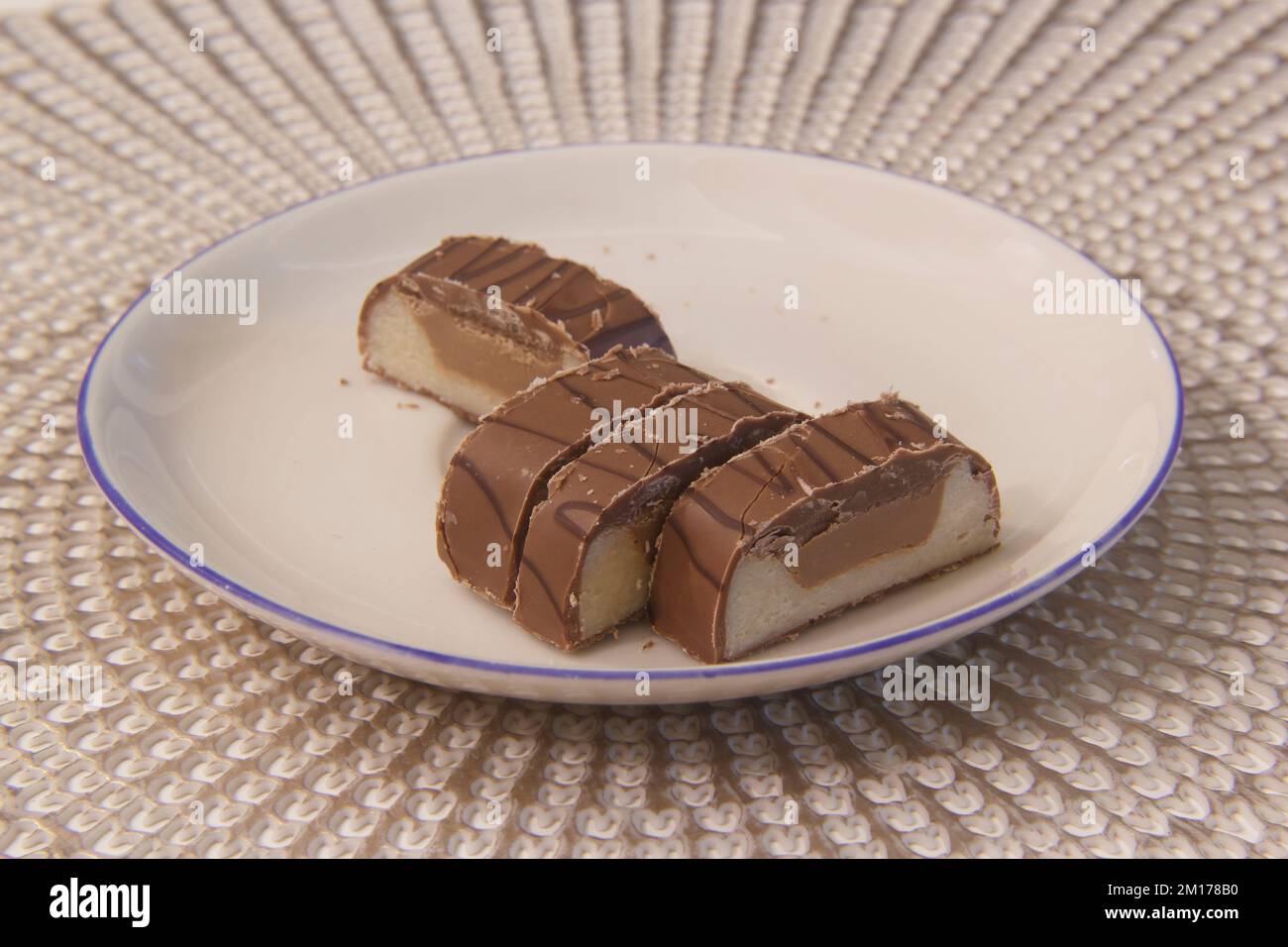 biscuits sur une soucoupe sur une assiette Banque D'Images
