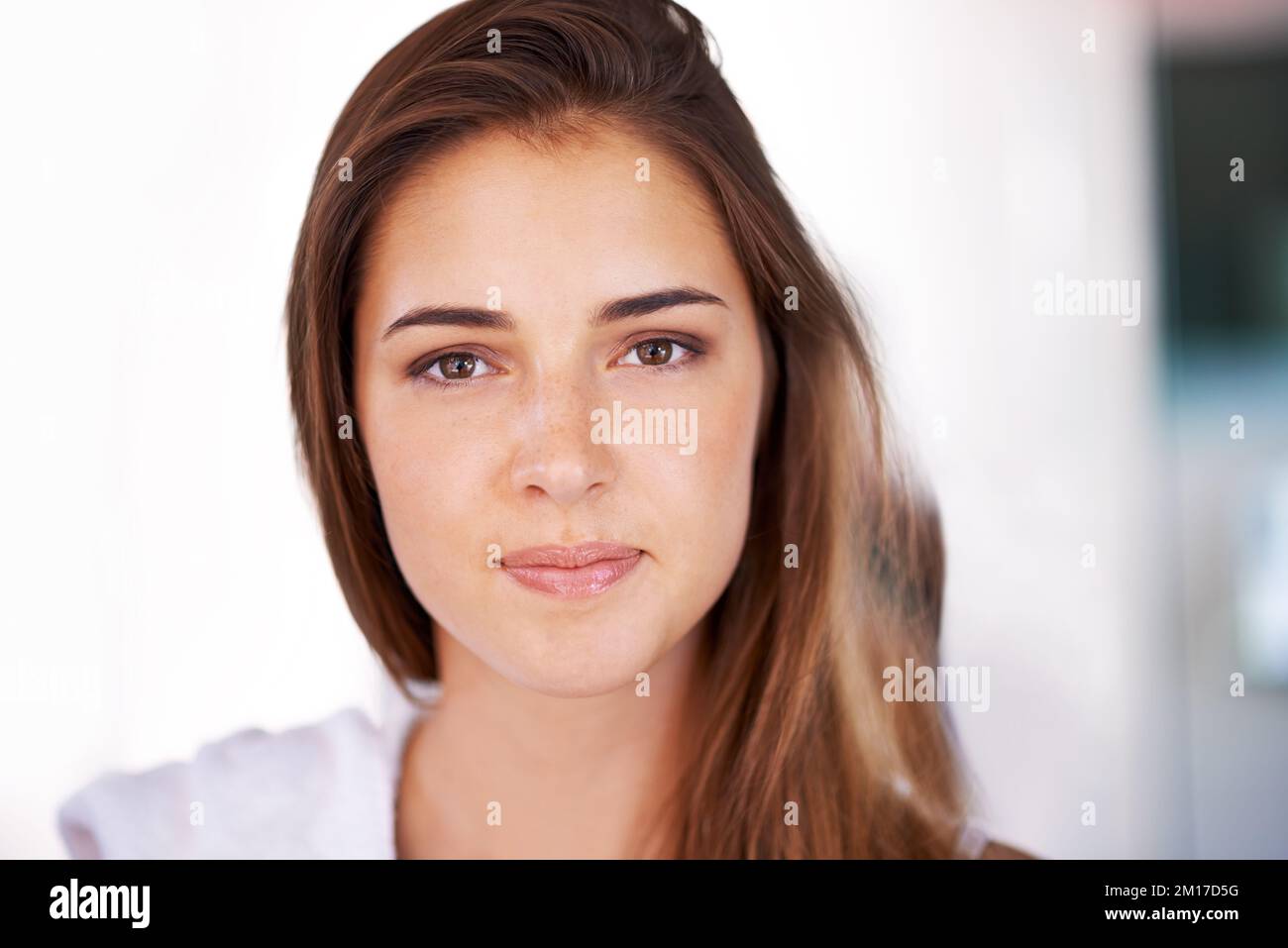 Juste la beauté naturelle. Photo d'une jeune femme attirante. Banque D'Images